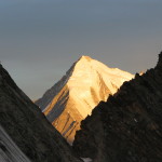 Weisshorn v jutranji zarji, slikan iz Doma (Peninske Alpe, Švica)